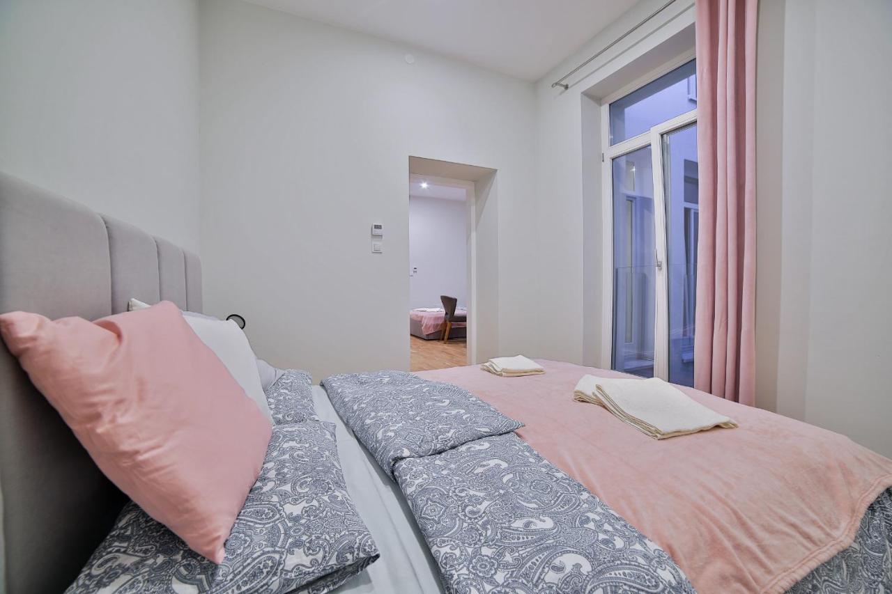 Art Palace Apartments Красков Екстериор снимка